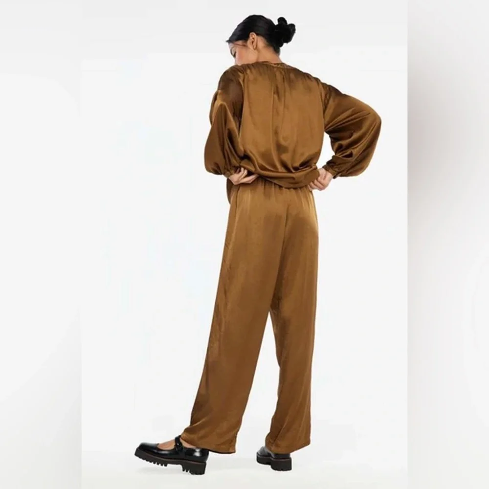 LACAUSA x Anthropologie NWT Devi Satin Blouse in Sativa M - Picture 4 of 5